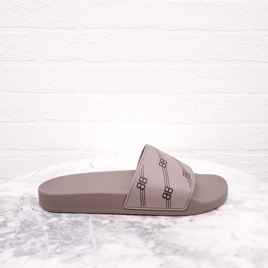 BALENCIAGA GREY ALLOVER LOGO POOL SLIDE - SIZE 40