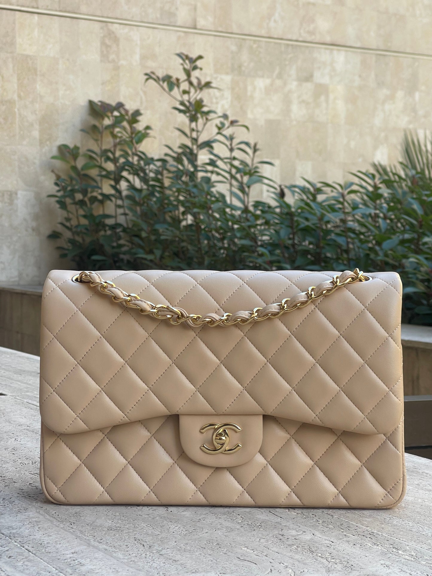 Chanel - Sac Classique Jumbo Beige