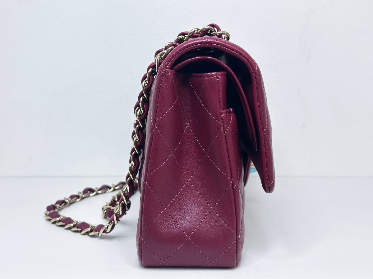 CHANEL MEDIUM 21A CLASSIC DOUBLE FLAP BAG LAMBSKIN DARK RED LGHW ULLK microchip