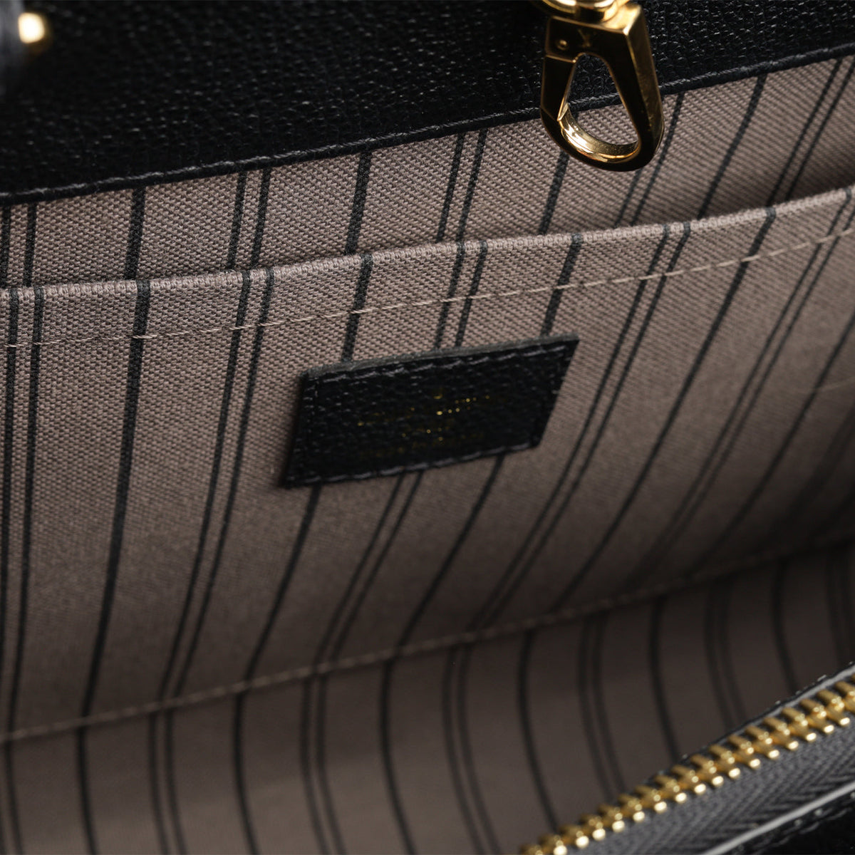 Montaigne MM - Monogram Empreinte