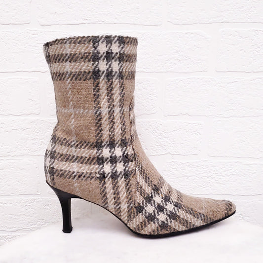 BURBERRY WOOL HEELED BOOTS - SIZE 39