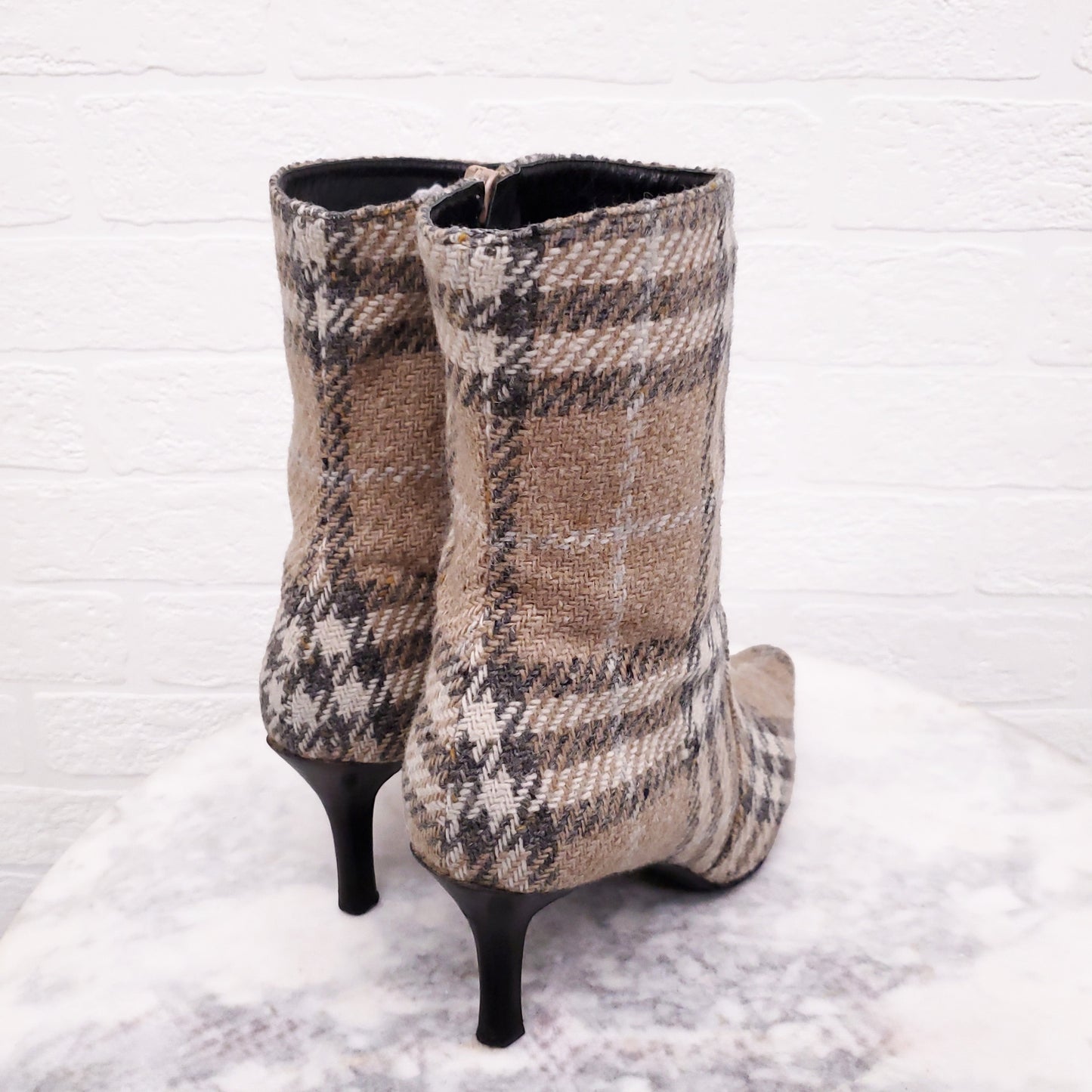 BURBERRY WOOL HEELED BOOTS - SIZE 39