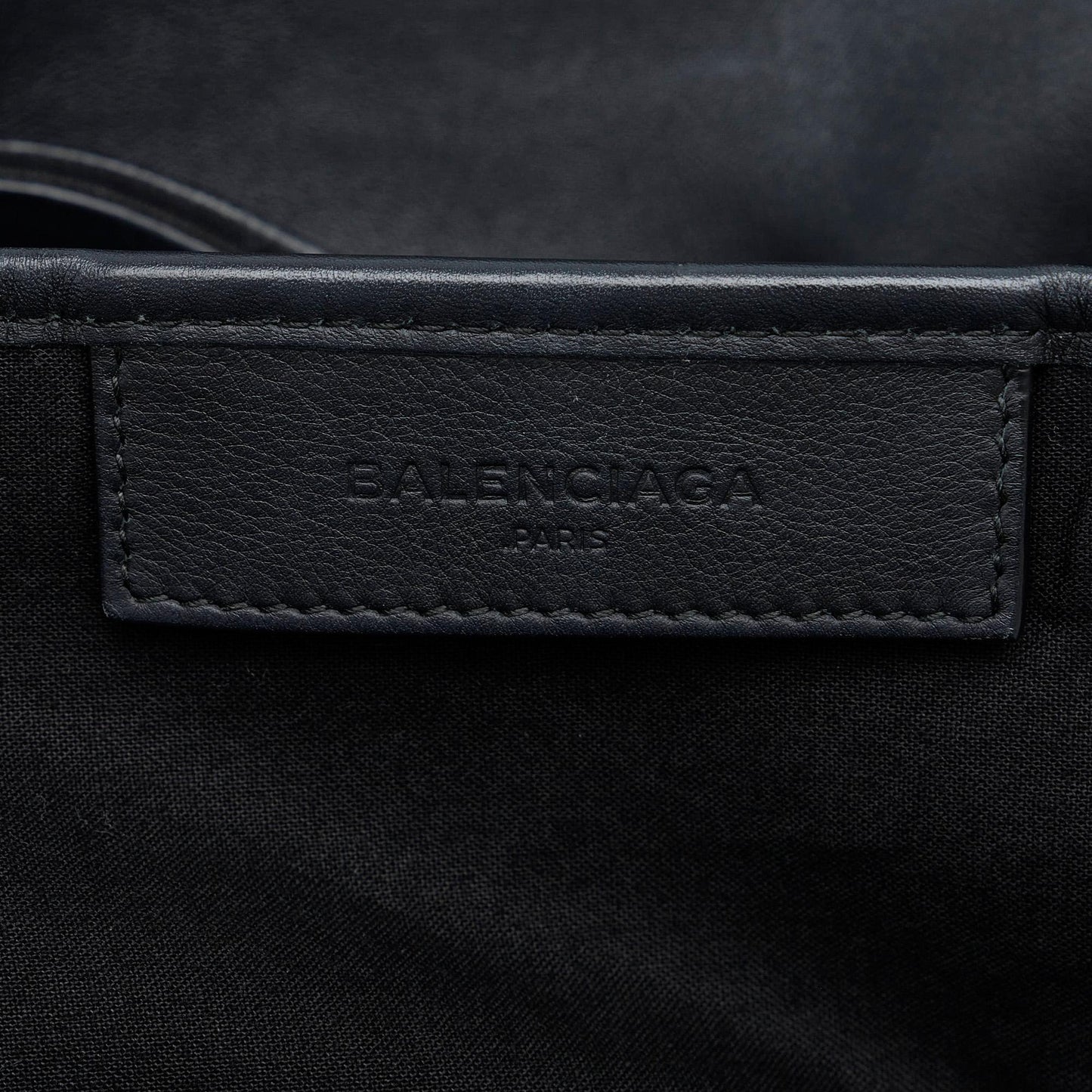 Luxury Balenciaga  Navy Cabas M Tote Bag (SHG-GfX0gC)