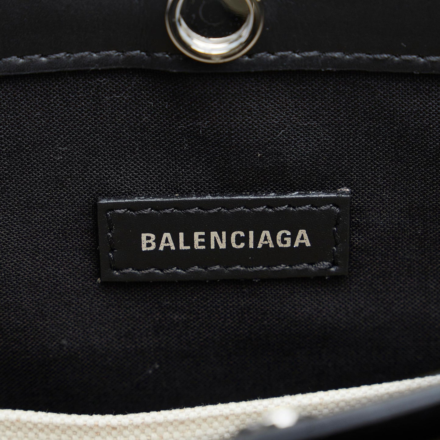 Luxury Balenciaga  Navy Pochette M Crossbody (SHG-vvllwg)
