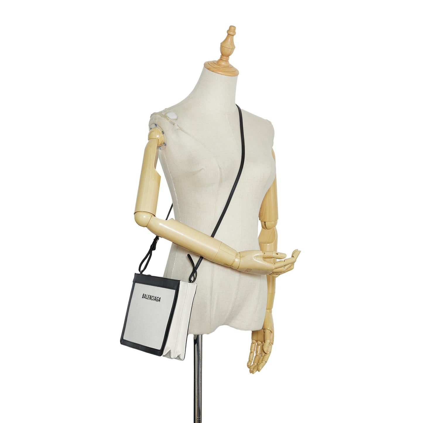 Luxury Balenciaga  Navy Pochette M Crossbody (SHG-vvllwg)