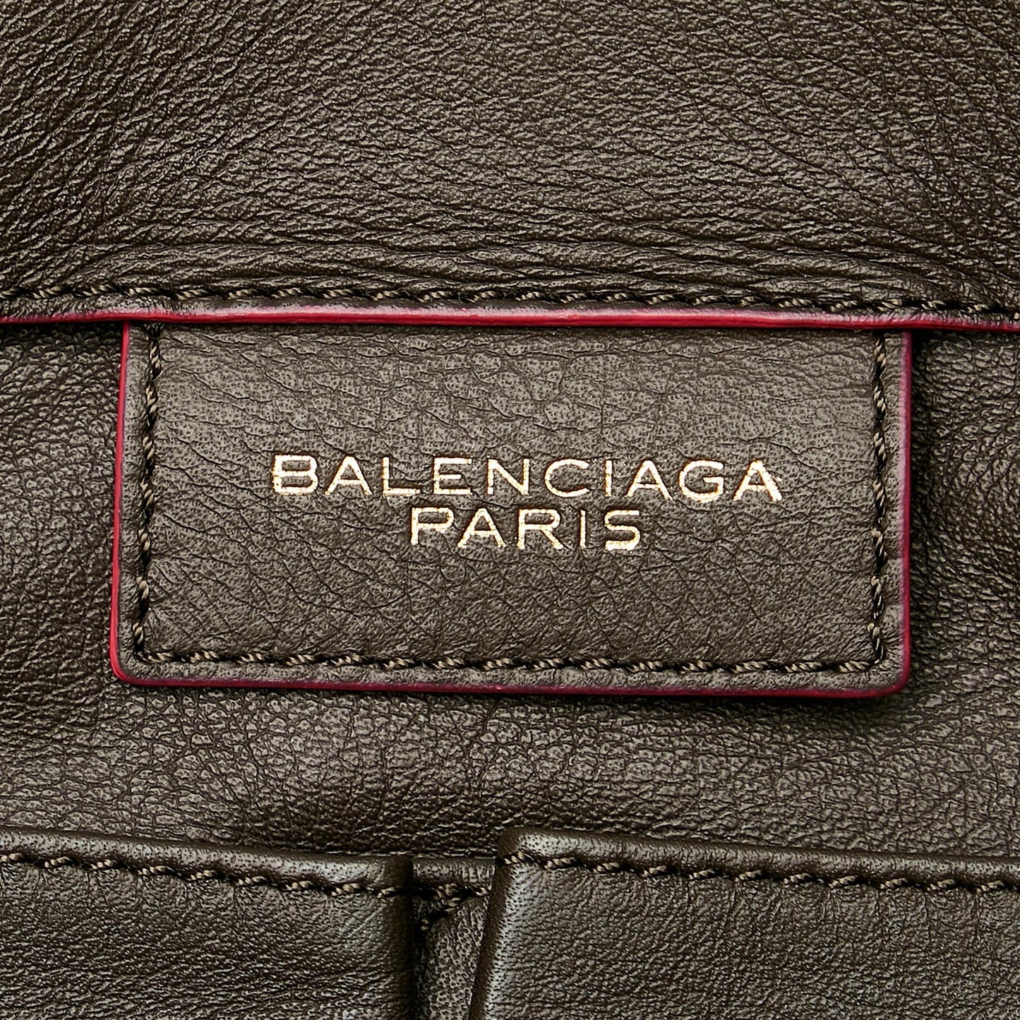 Luxury Balenciaga  Papier A4 Leather Zip-Around Tote (SHG-26450)