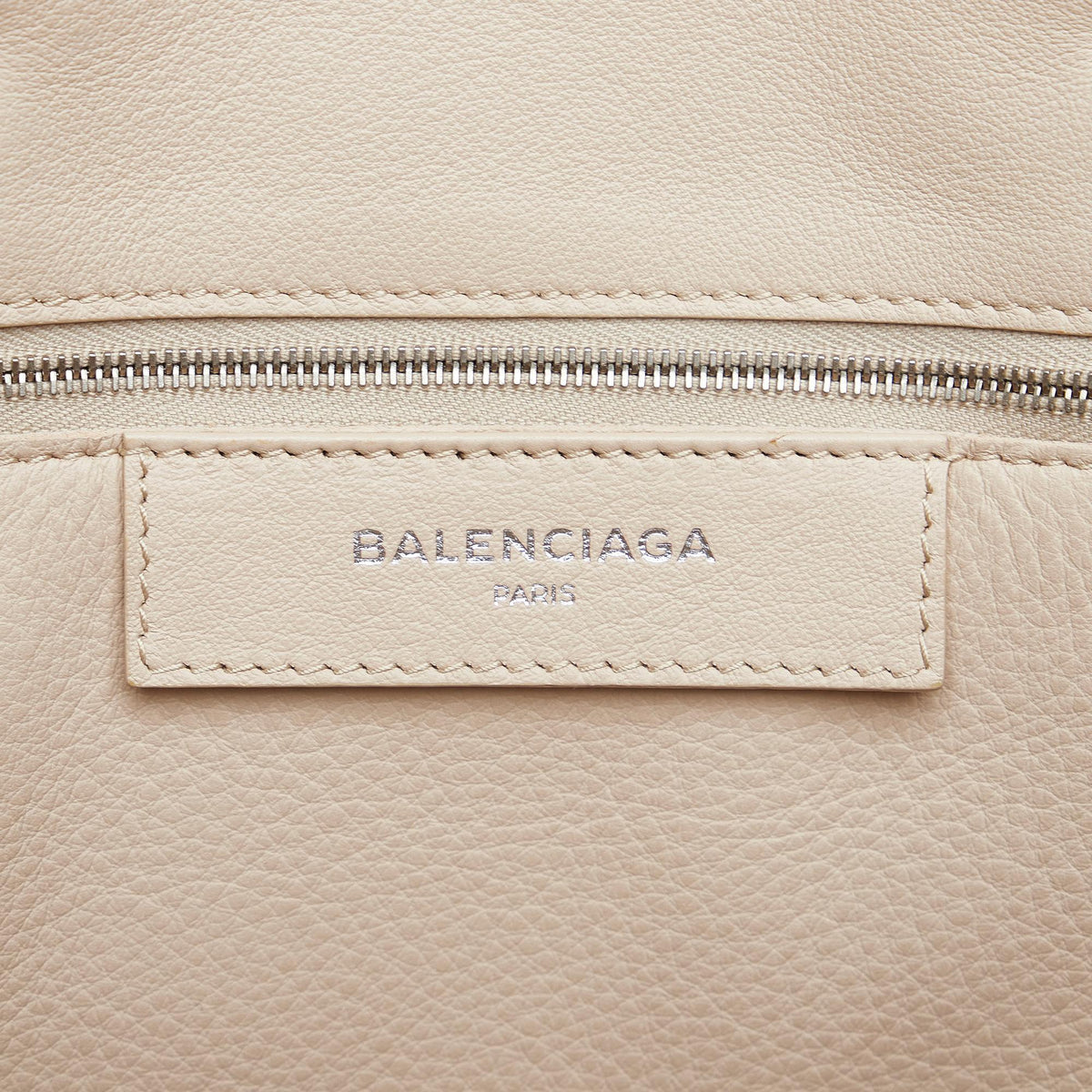 Luxury Balenciaga  Papier B4 Zip Around Satchel (SHG-dreExe)