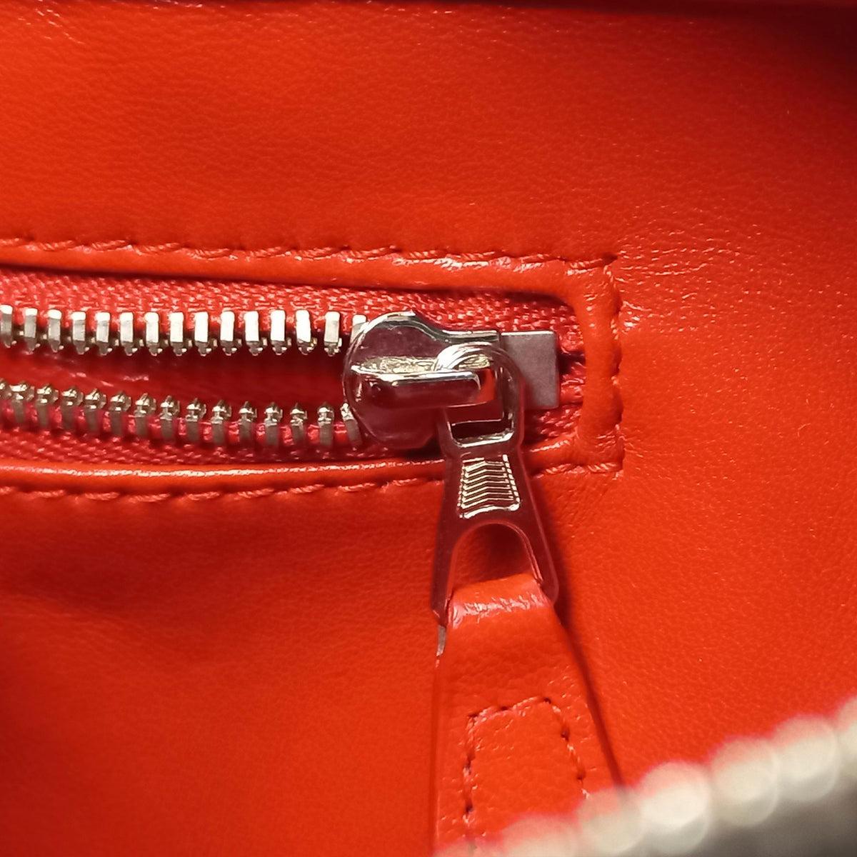 Luxury Balenciaga  S Triangle Duffle Bag (SHG-34852)