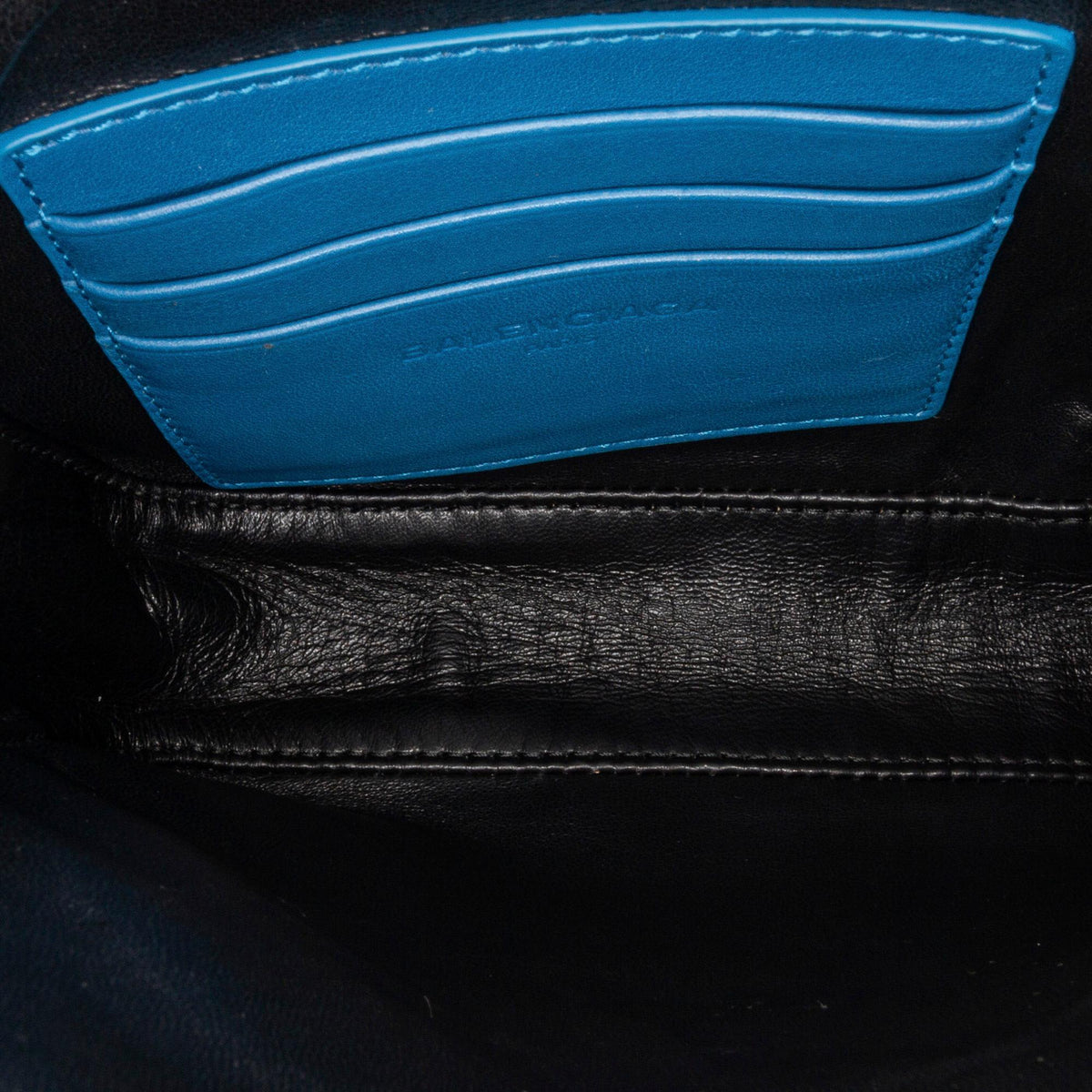 Luxury Balenciaga  Triangle Clutch (SHG-27qbOr)