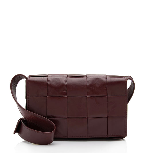 Luxury Bottega Veneta Distressed Calfskin Cassette Small Crossbody Bag (SHF-K6GzFo)