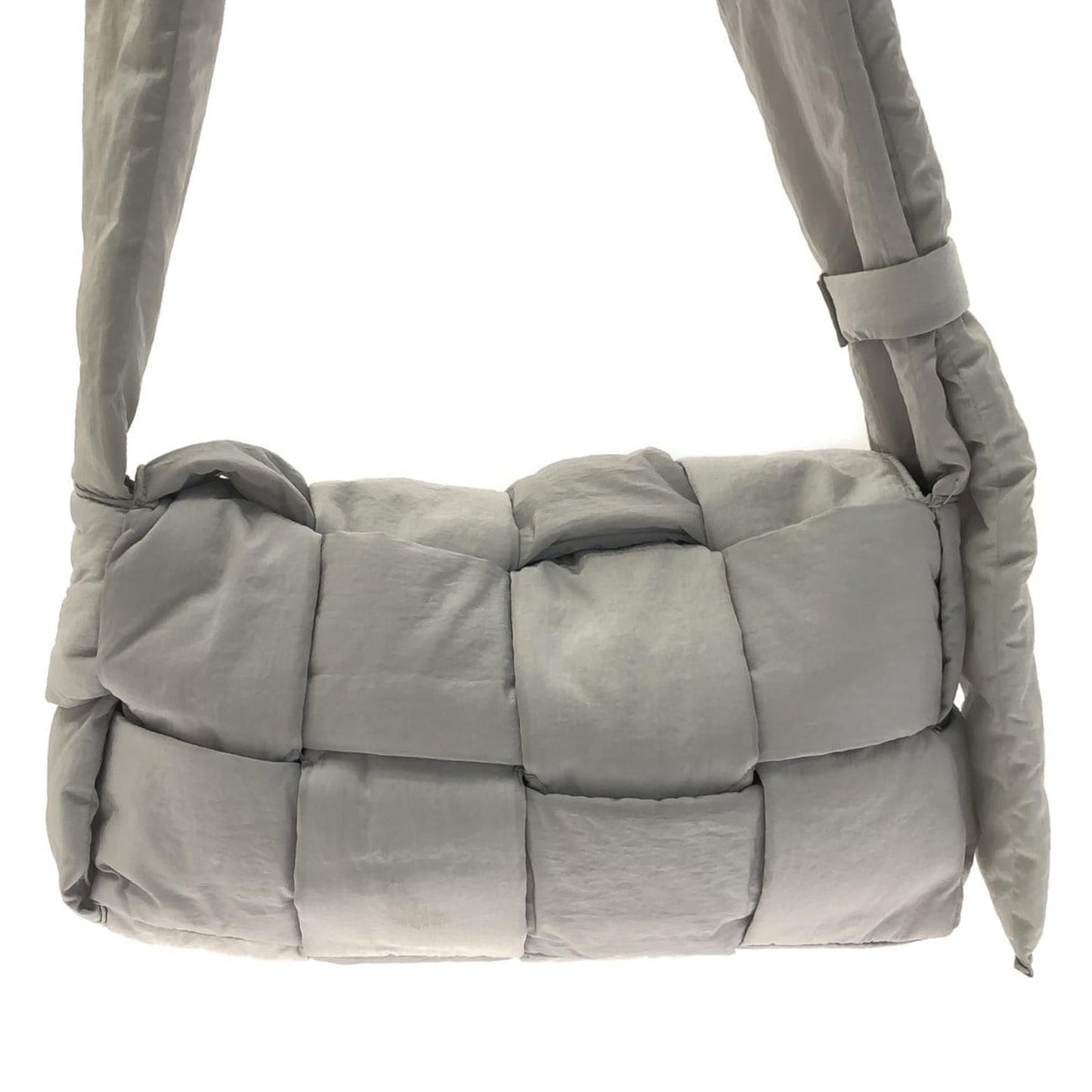 Luxury Bottega Veneta Padded Tech Cassette Crossbody Bag (SHG-qvTn6P)