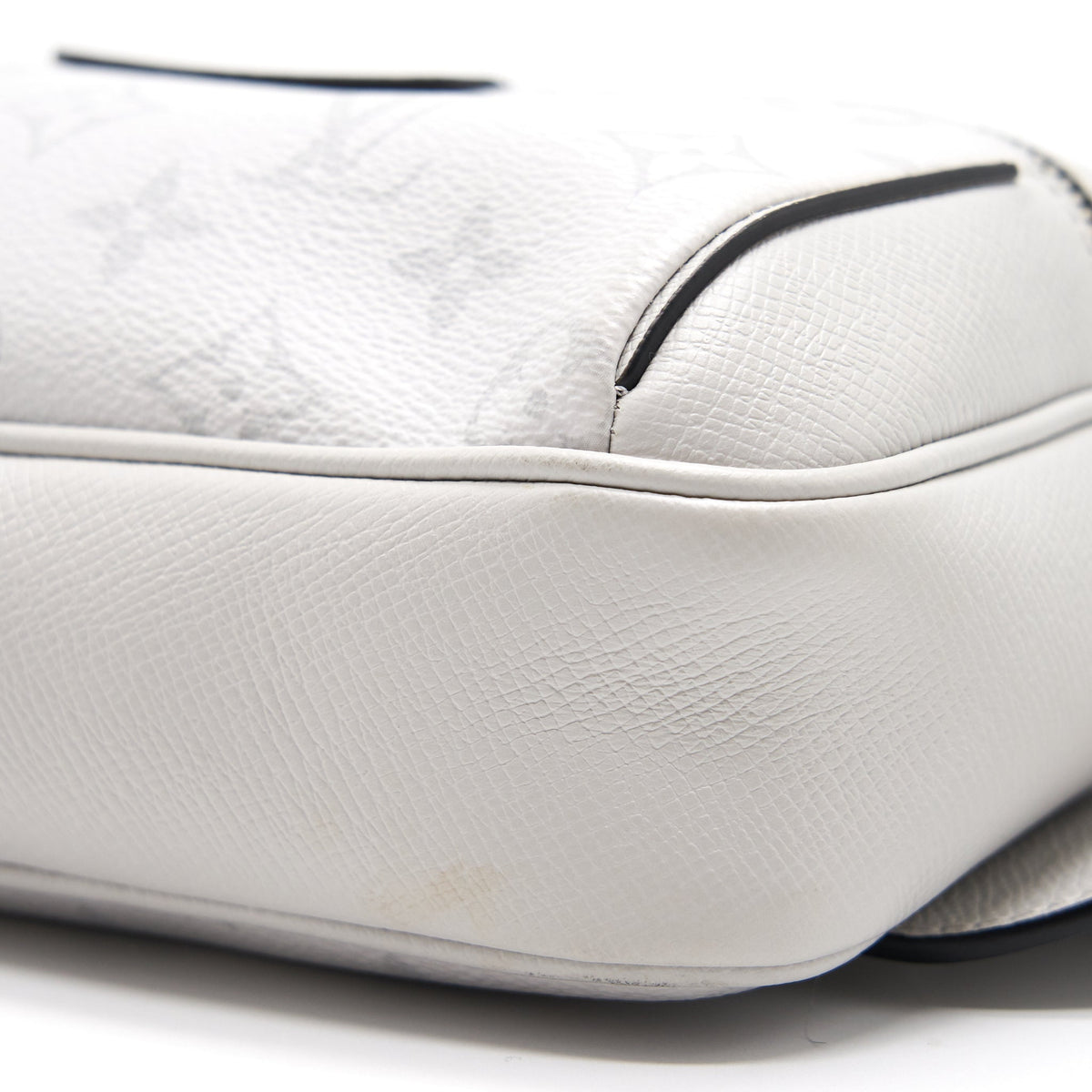 Louis Vuitton OUTD.BUMBAG TAIGA