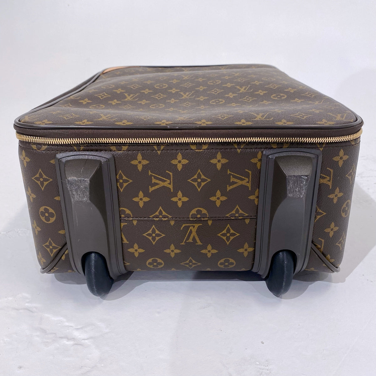 Louis Vuitton pegase 55 carry on