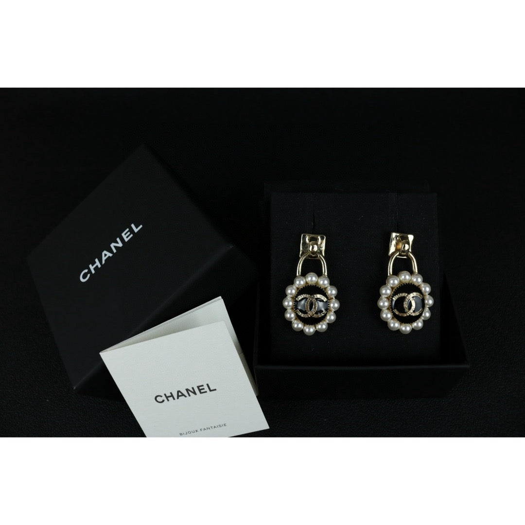 Excellent（Rank SA）｜ CHANEL Coco Mark Zipper pull Pearl Earrings｜X25030106