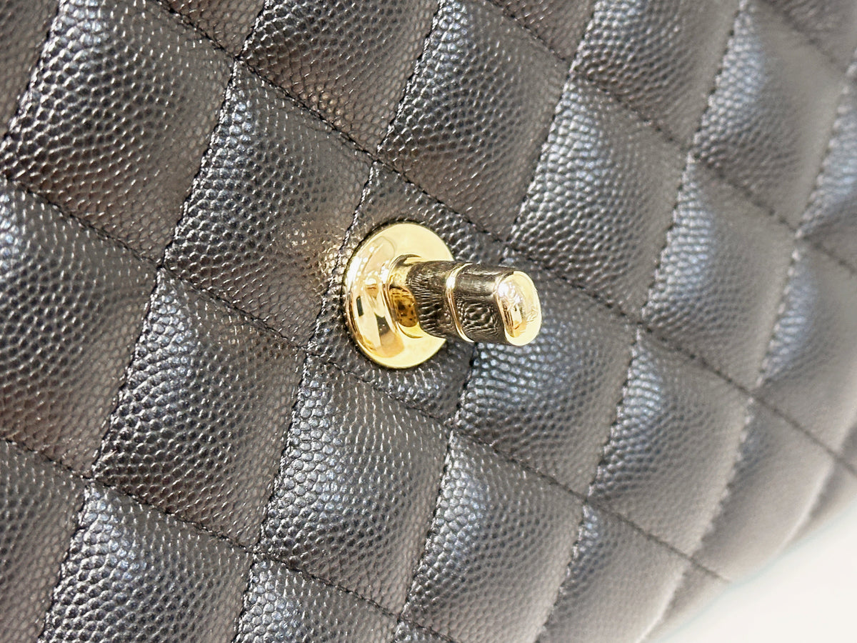 Chanel Quilted Caviar Classic Clutch GHW Black 2683 holo card