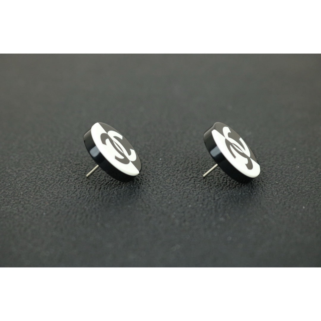 Excellent（Rank SA）｜CHANEL COCO Mark Black and White Combination Earrings｜ X25020918