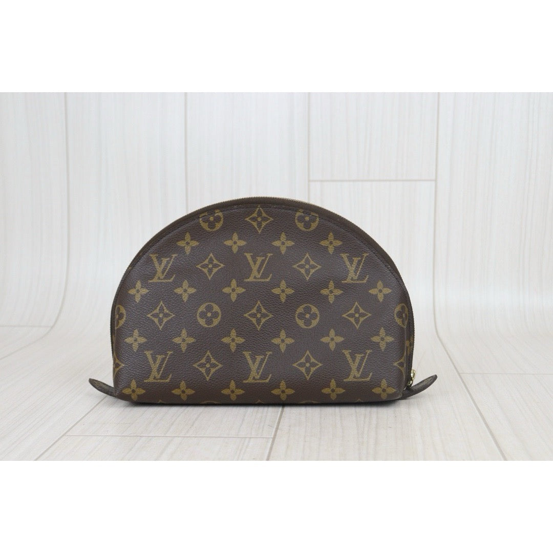 Very Good ( Rank A) ｜LV Monogram GM Pochette Cosmetics｜24092609