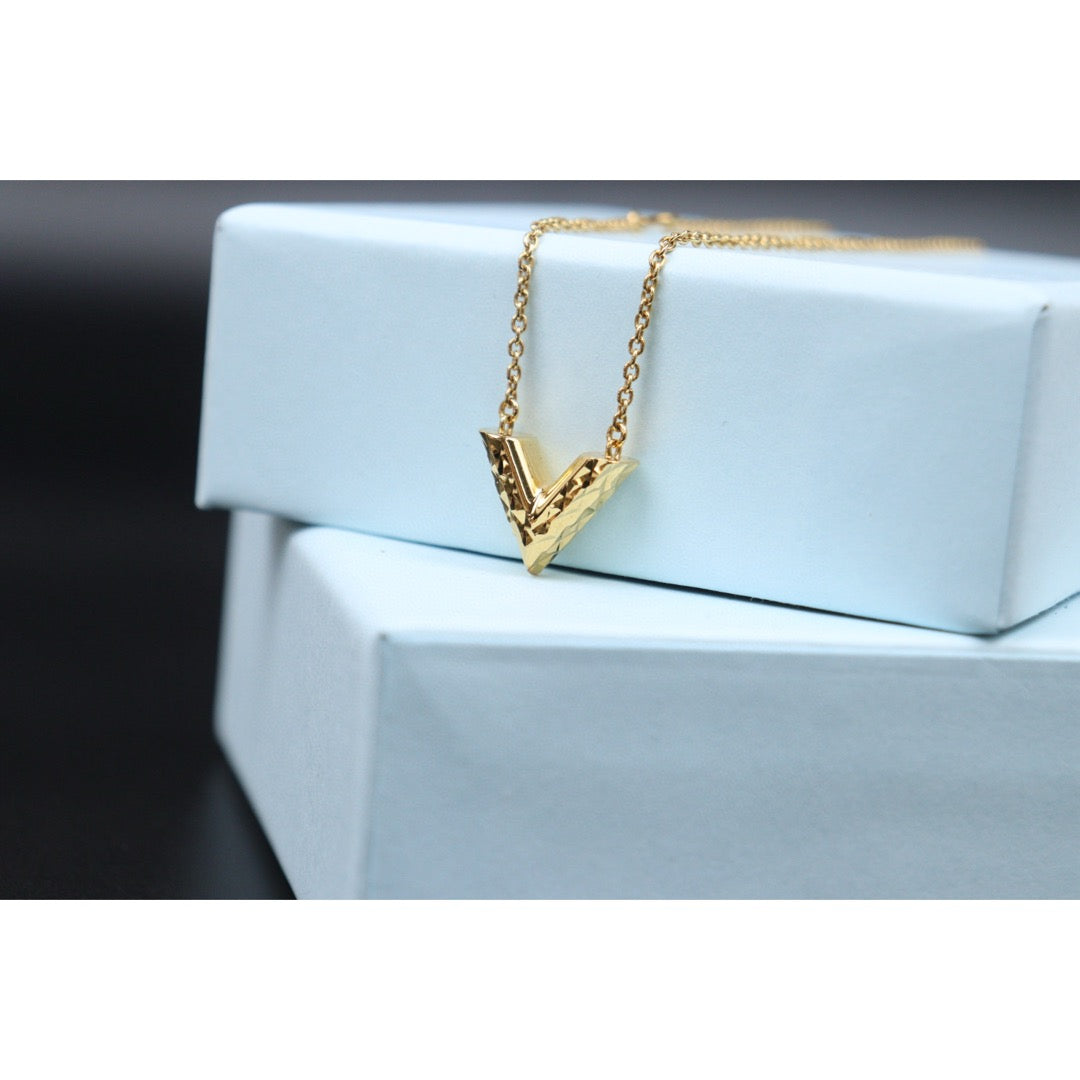 Very Good ( Rank A) ｜ LV Collier Essential V Necklace ｜25013103