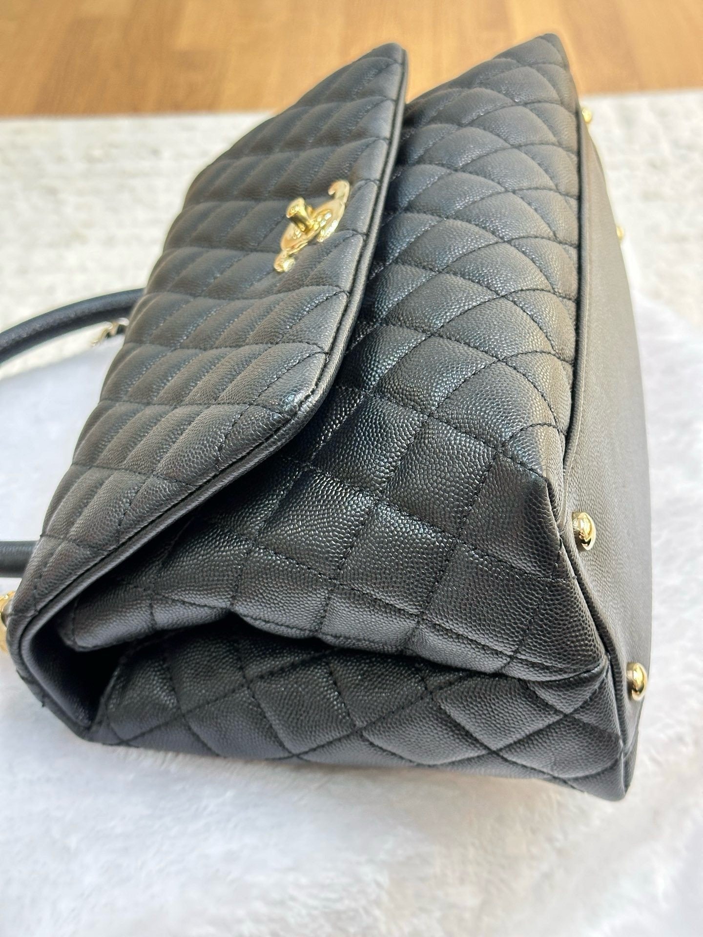 Chanel Medium Caviar Quilted Coco Handle Flap Black GHW 30 holo card