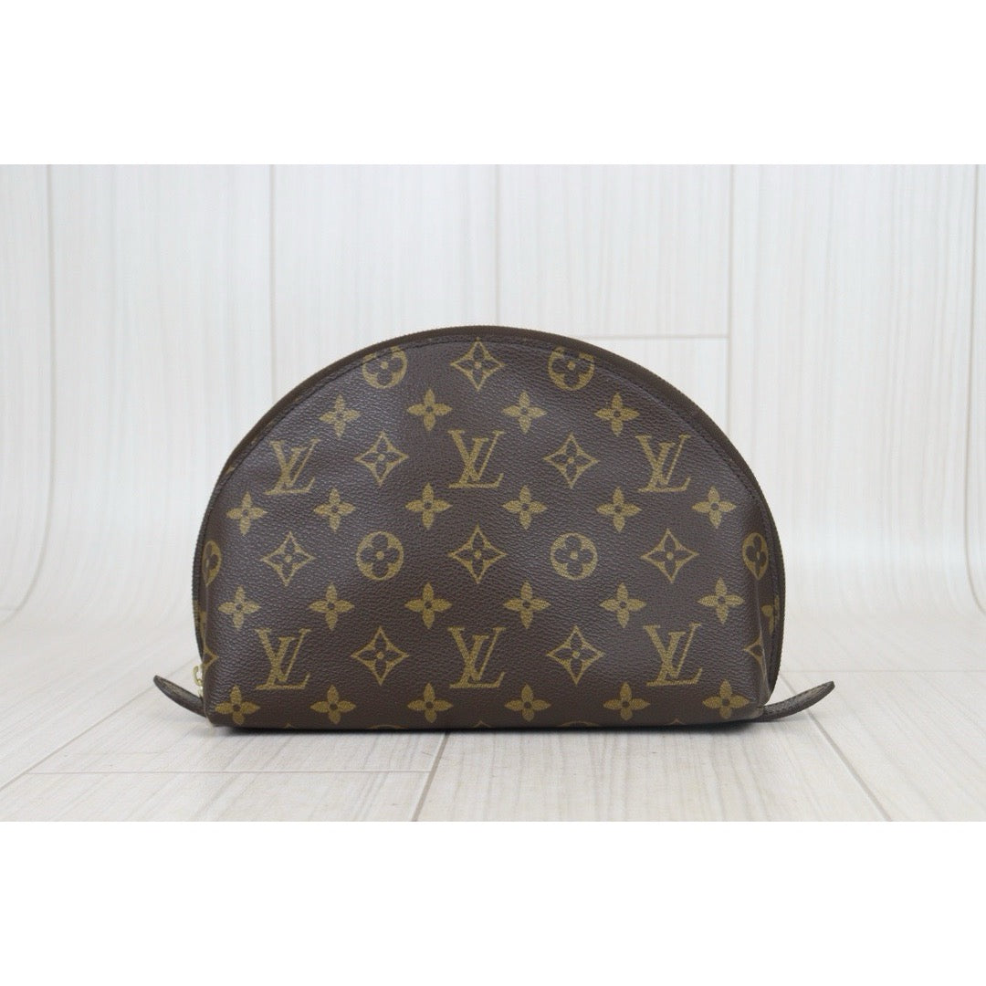 Very Good ( Rank A) ｜LV Monogram GM Pochette Cosmetics｜24092609