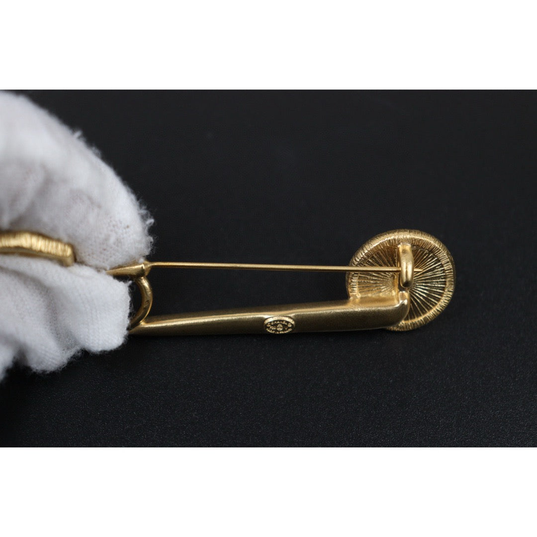 Very Good ( Rank A)｜ CHANEL Gold Logo Plated Pearl Brooch ｜Q25012307