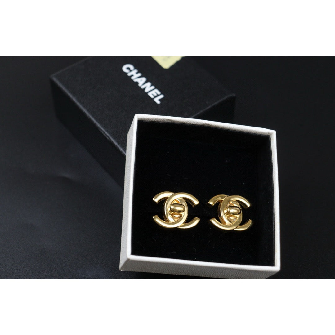 Very Good ( Rank A)｜CHANEL Vintage 18K Gold Plating Earrings  Made In 1996 Year ｜25032706