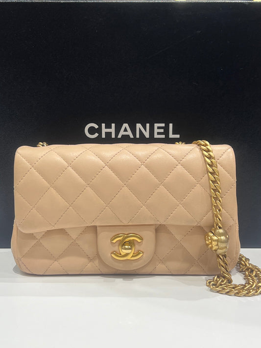 Chanel - mini sac à Rabat cuir nude chaîne rétractable