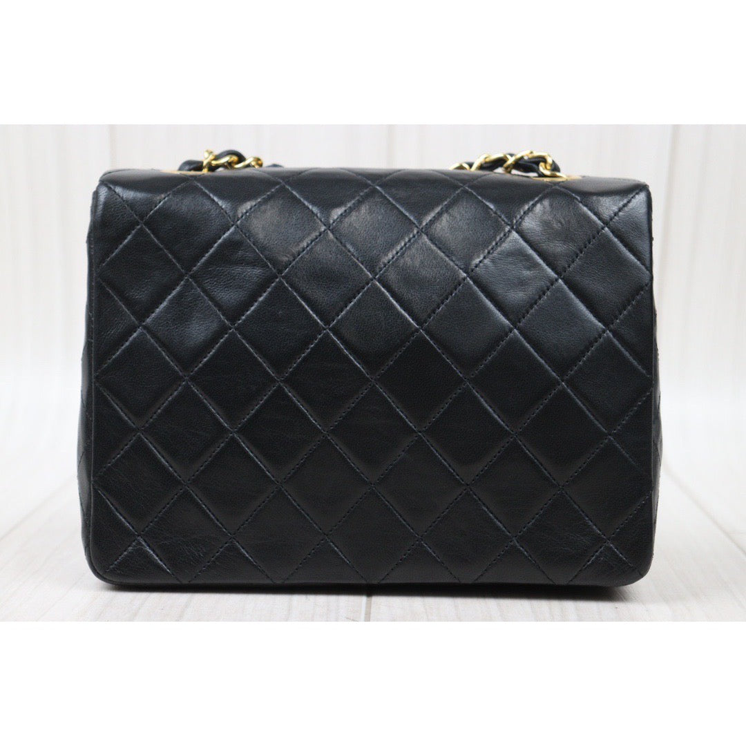 Rank A｜ CHANEL Black Lanbskin Square 20 Shoulder Bag Made In 1989～1991Year ｜P24061131