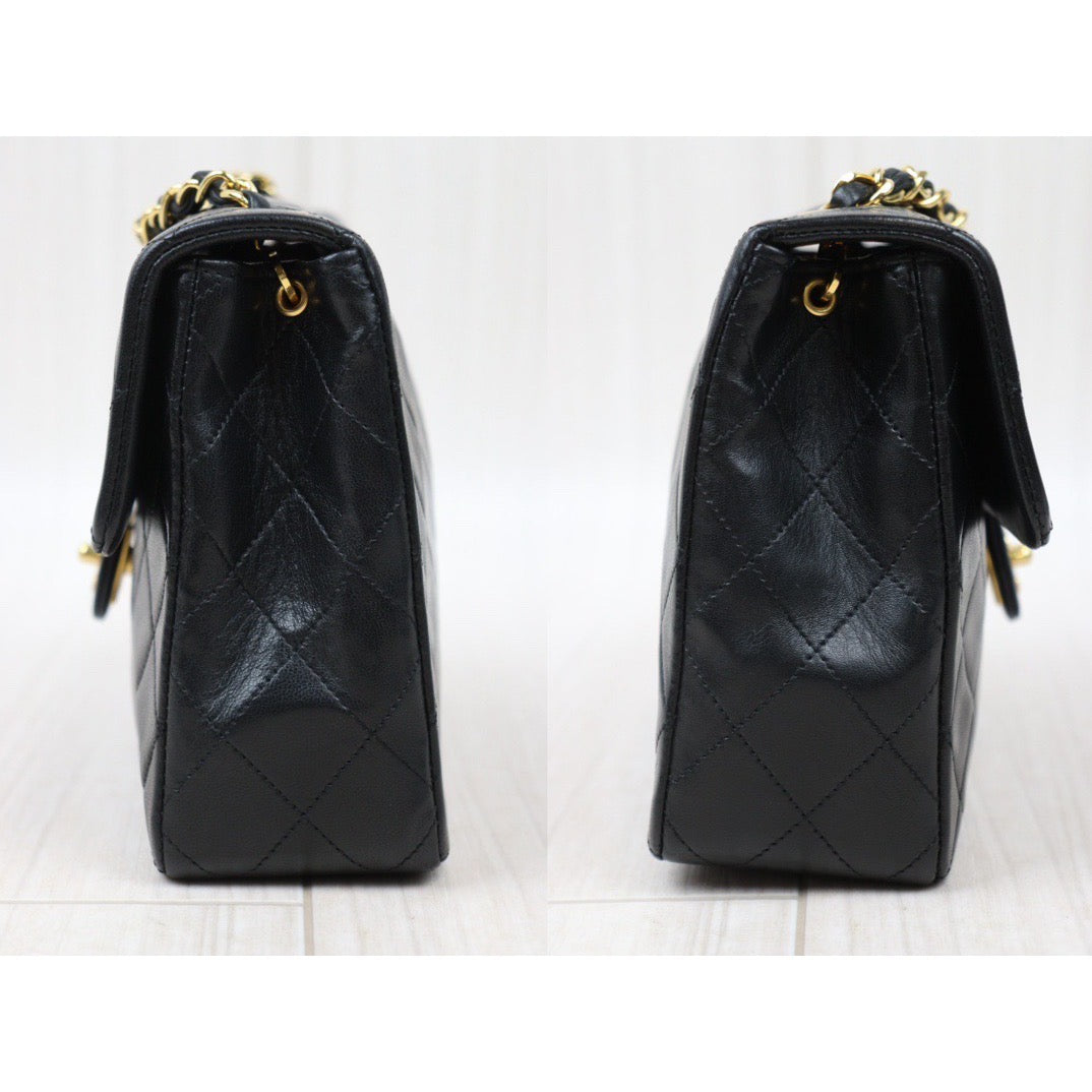 Rank A｜ CHANEL Black Lanbskin Square 20 Shoulder Bag Made In 1989～1991Year ｜P24061131