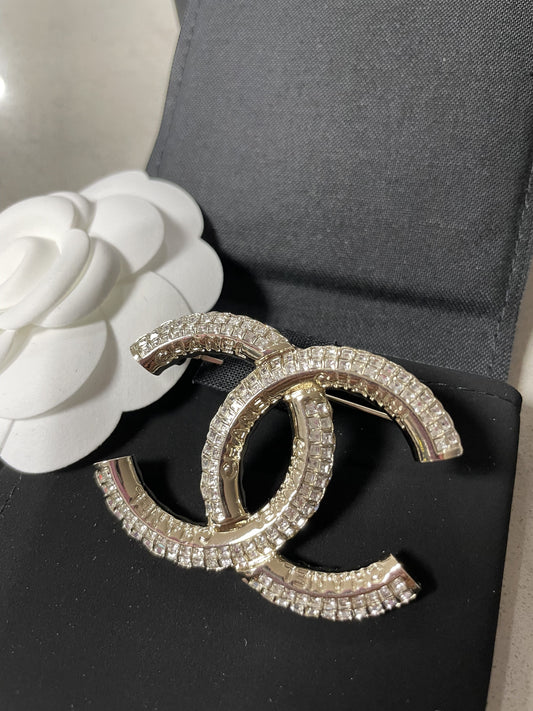CHANEL CC BROOCH