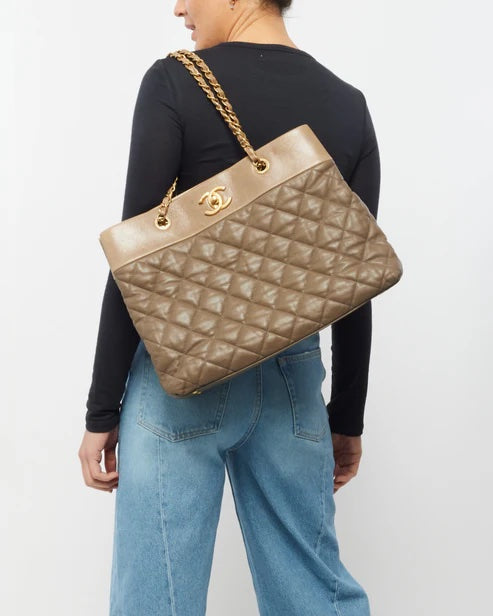CHANEL QUILTED CALFSKIN LEATHER LARGE SOFT ELEGANCE TOTE BAG-HS