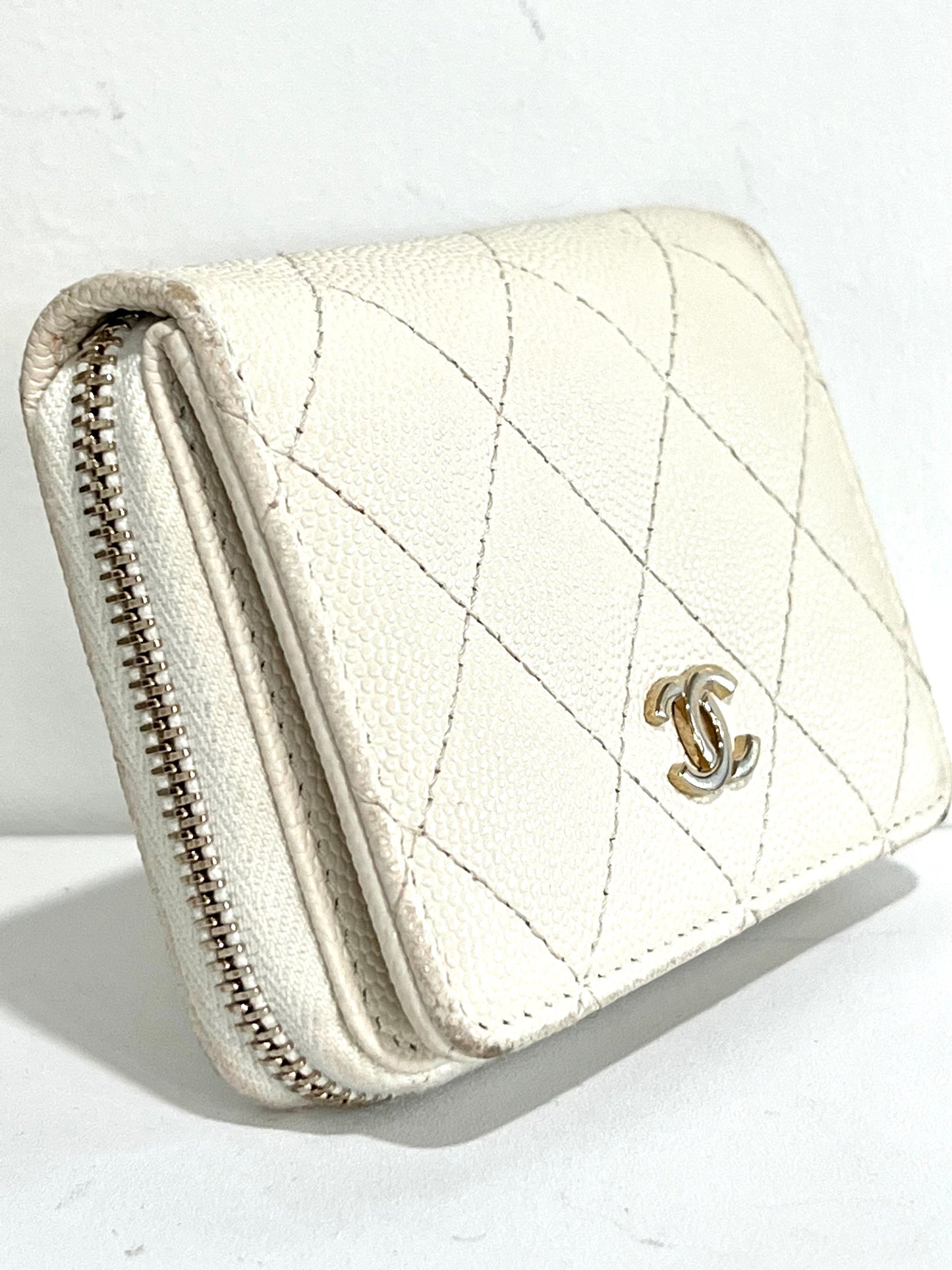 CHANEL VINTAGE CAVIAR QUILTED SMALL ZIP WALLET