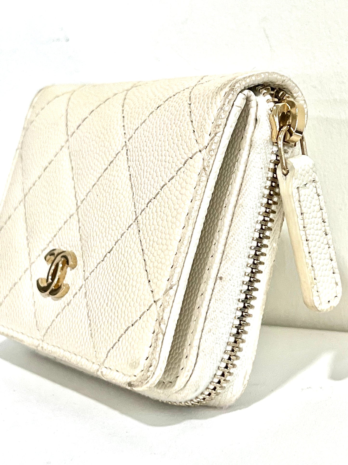 CHANEL VINTAGE CAVIAR QUILTED SMALL ZIP WALLET