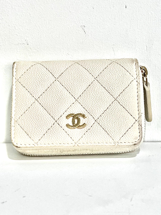 CHANEL VINTAGE CAVIAR QUILTED SMALL ZIP WALLET