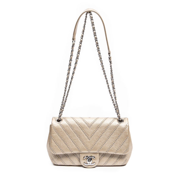 CHANEL CHEVRON QUILTED CALFSKIN STUDDED FLAP SMALL SHOULDER BAG
