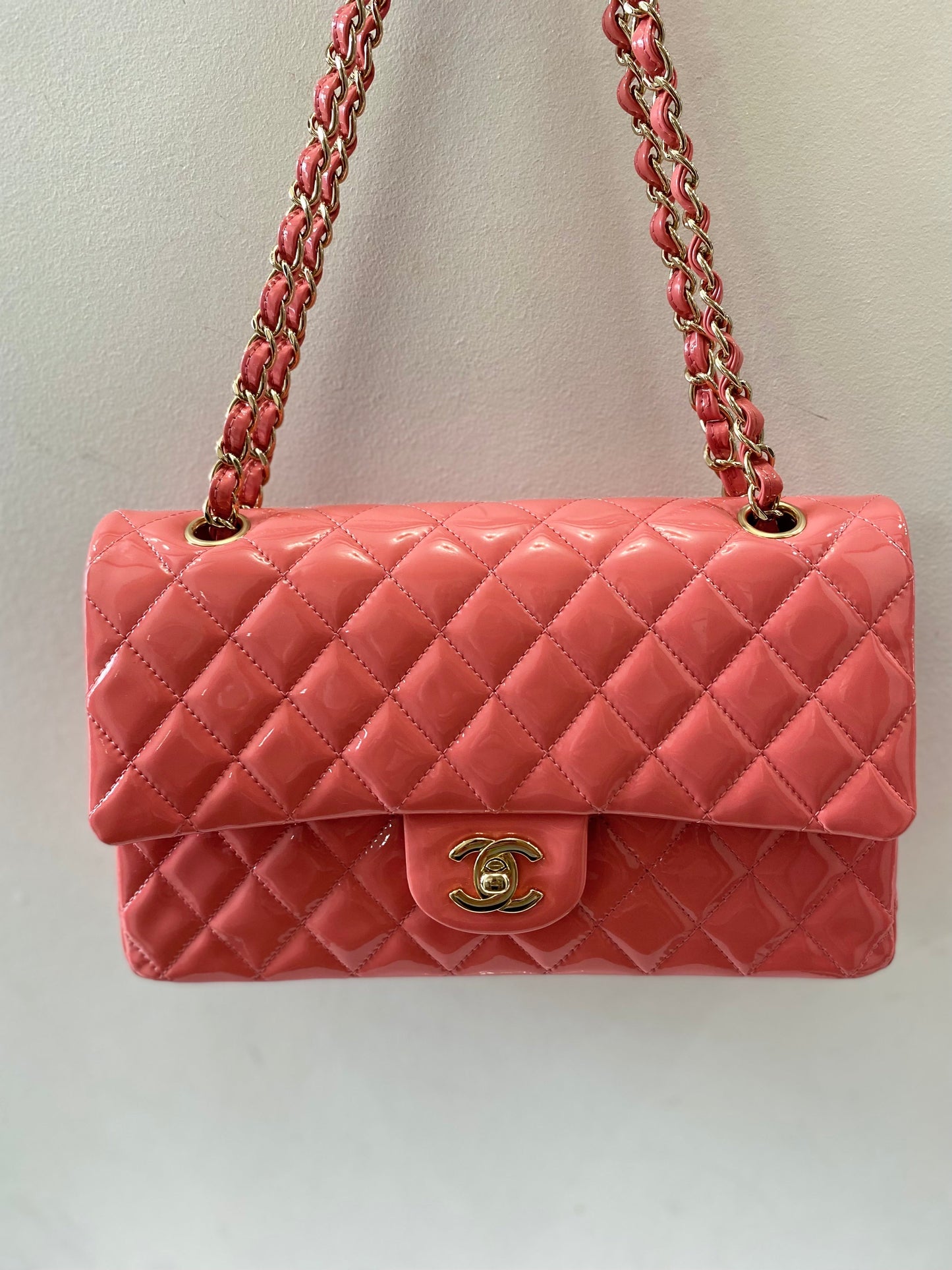 CHANEL CLASSIC MEDIUM DOUBLE FLAP SHOULDER BAG