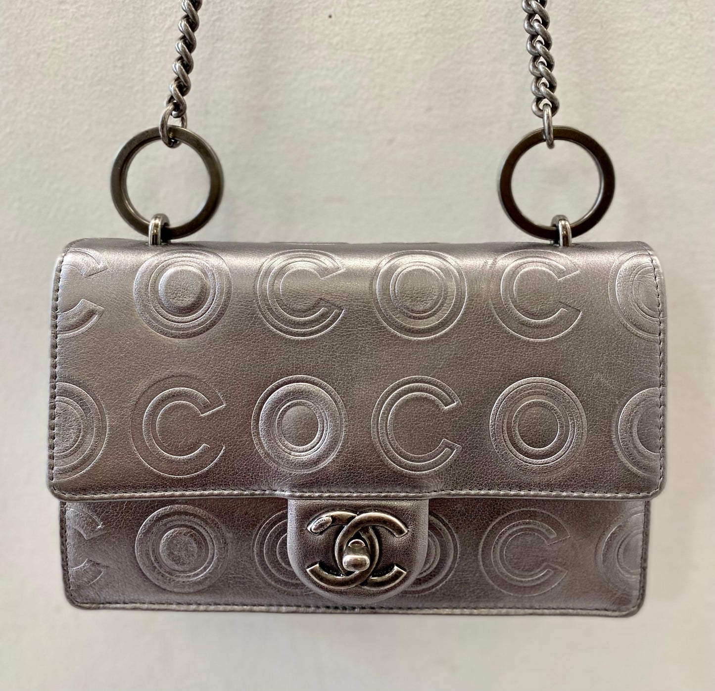 CHANEL METALLIC SILVER CALFSKIN COCO EMBOSSED SHOULDER BAG