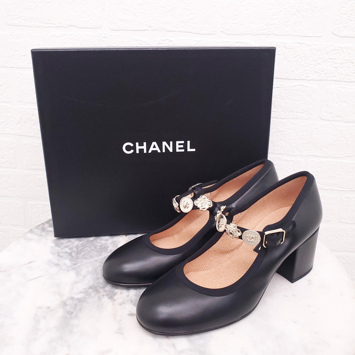 CHANEL CHARM MARY JANE BLOCK HEELS - SIZE 39