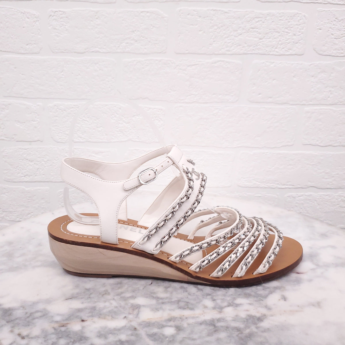 CHANEL LEATHER WOOD CHAIN SANDALS WITH LOGO- SIZE 39