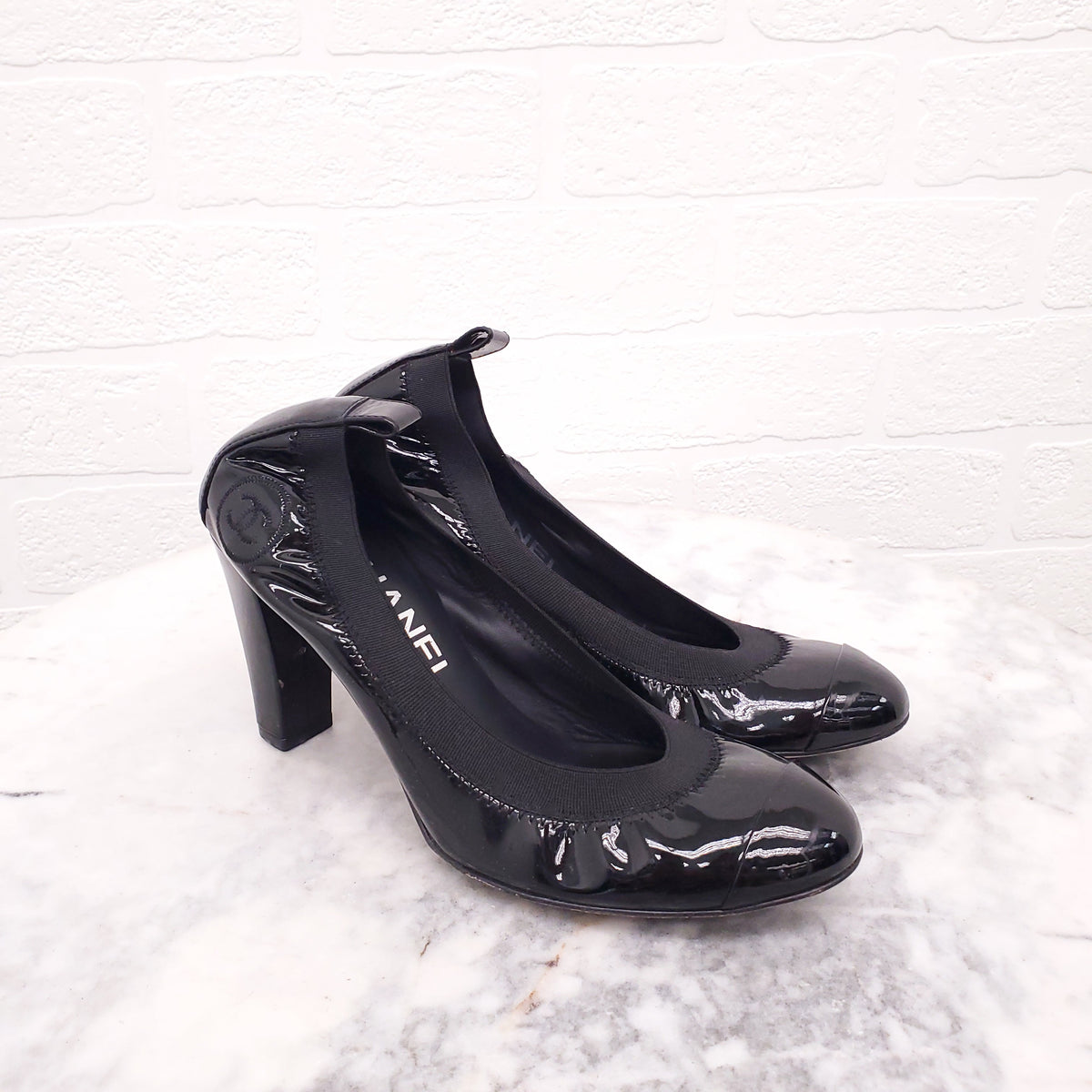 CHANEL PATENT ELASTIC HEELS WITH LOGO - SIZE 35