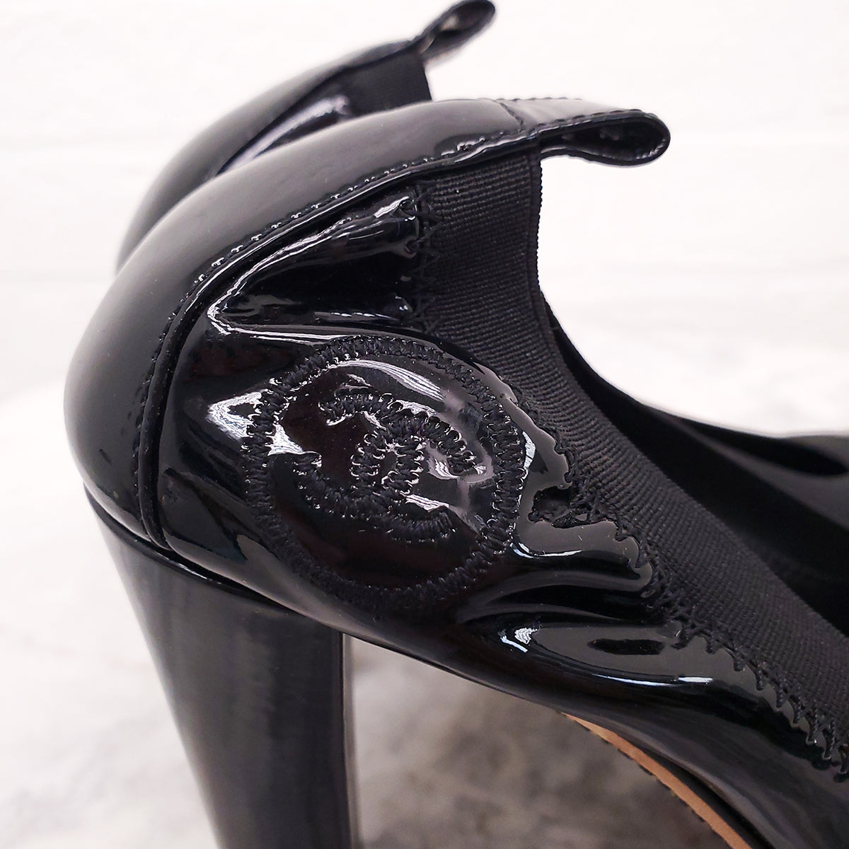 CHANEL PATENT ELASTIC HEELS WITH LOGO - SIZE 35