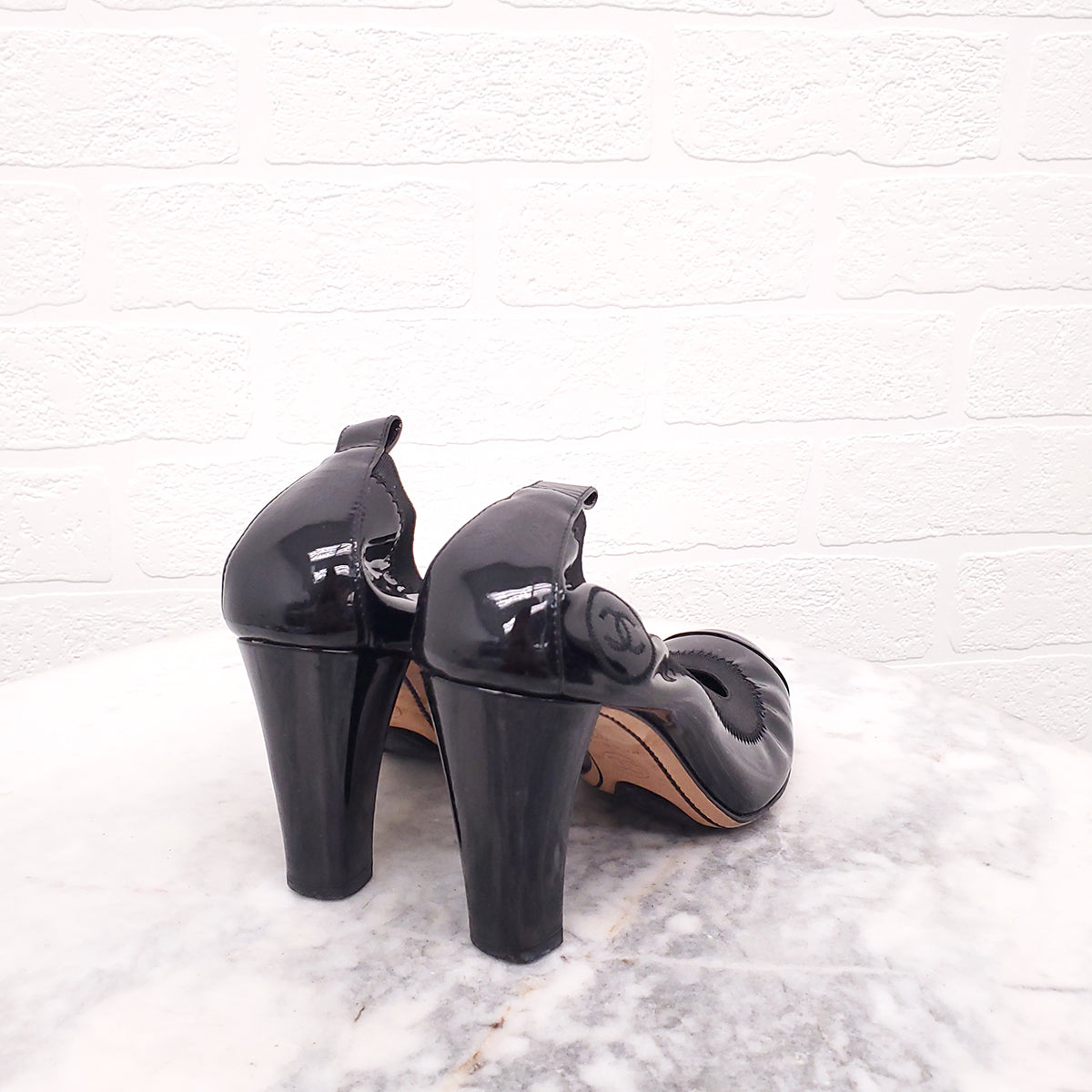 CHANEL PATENT ELASTIC HEELS WITH LOGO - SIZE 35