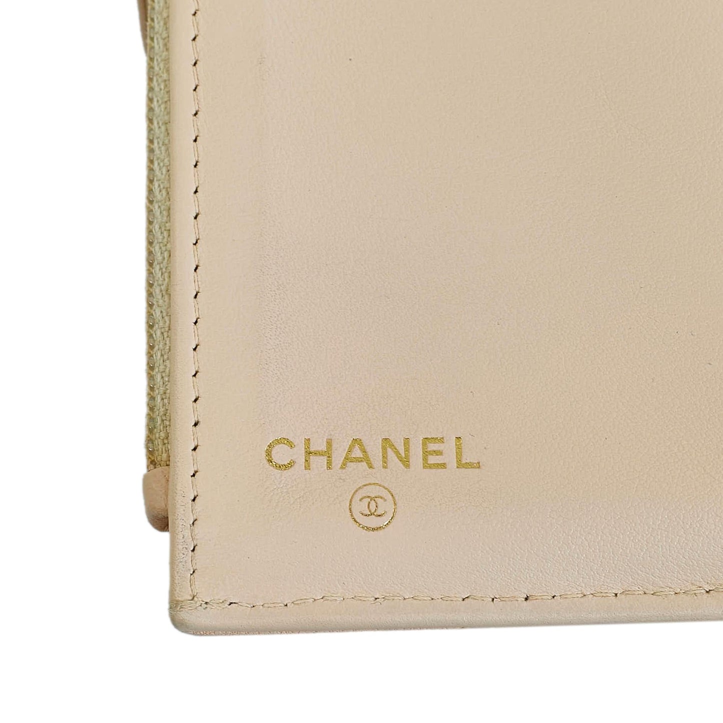 Chanel 19 Trifold Flap Compact Wallet (SHG-bqJApc)