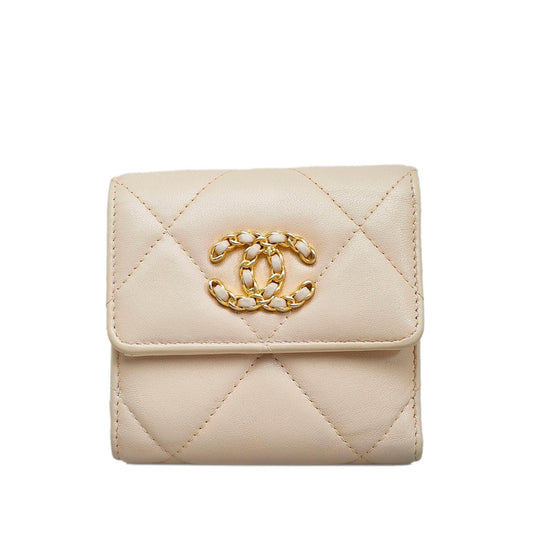 Chanel 19 Trifold Flap Compact Wallet (SHG-bqJApc)