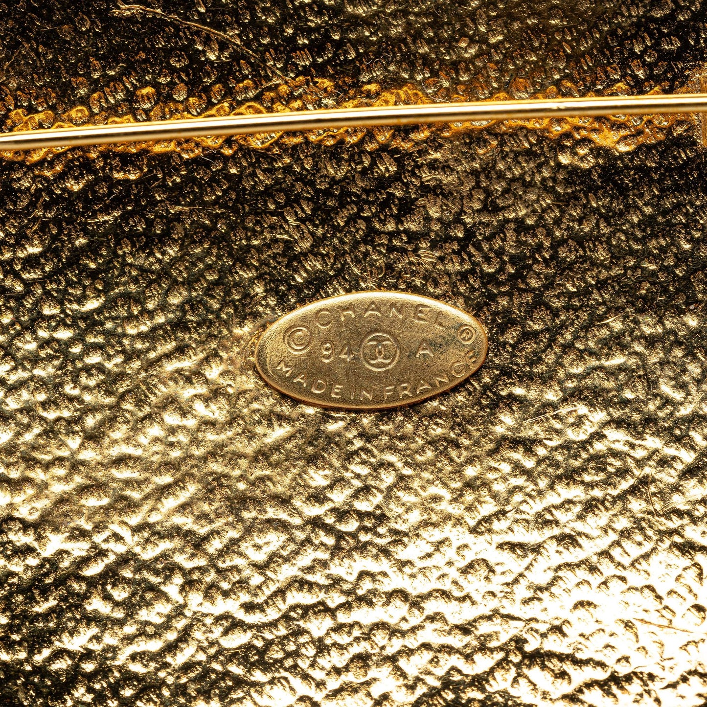 Chanel CC Brooch (SHG-XRBl9M)