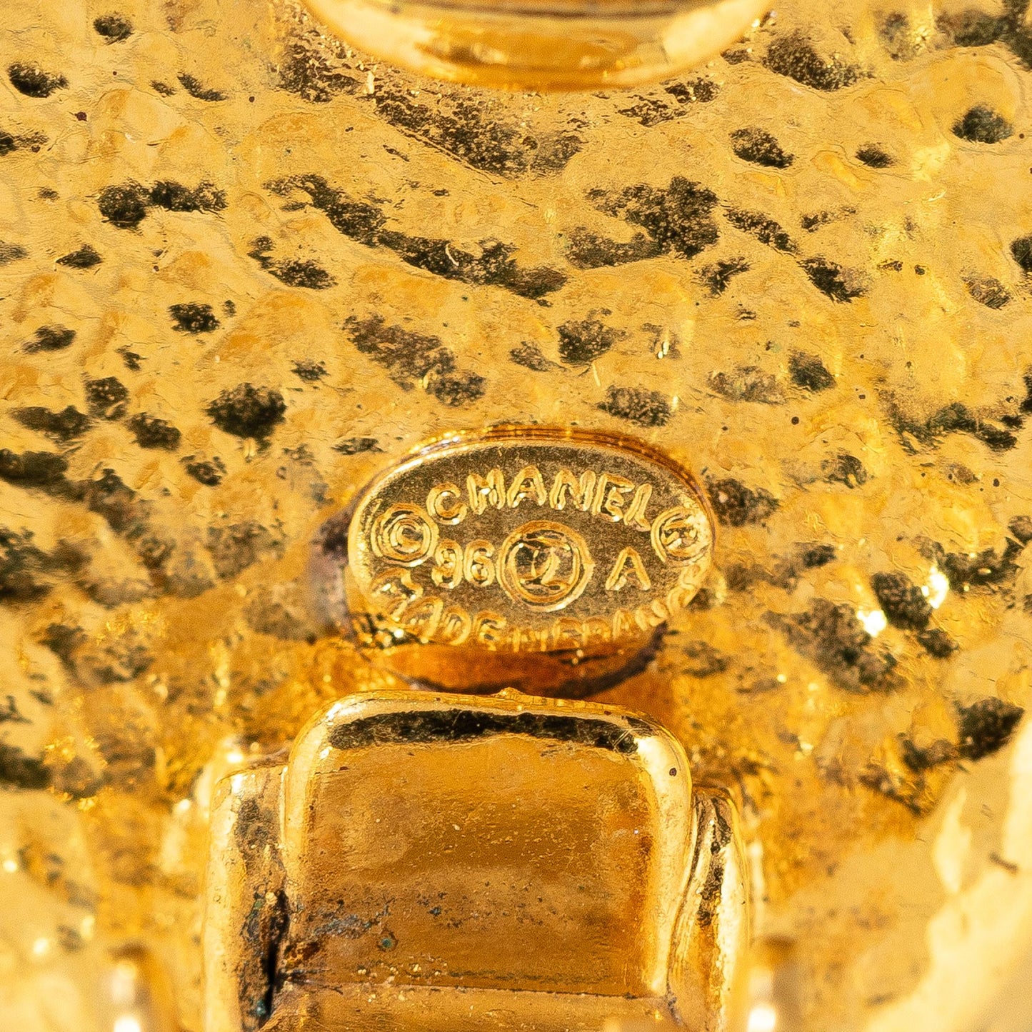 Chanel CC Clip On Earrings (SHG-NwvR2n)