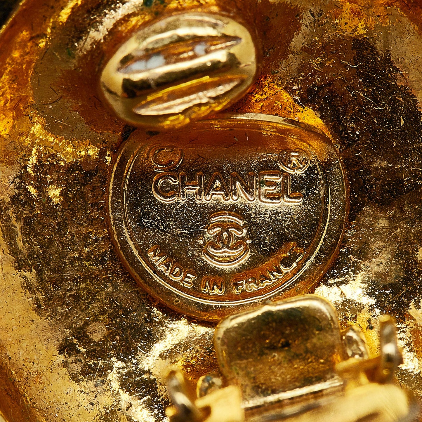 Chanel CC Clip On Earrings (SHG-bOCbJt)