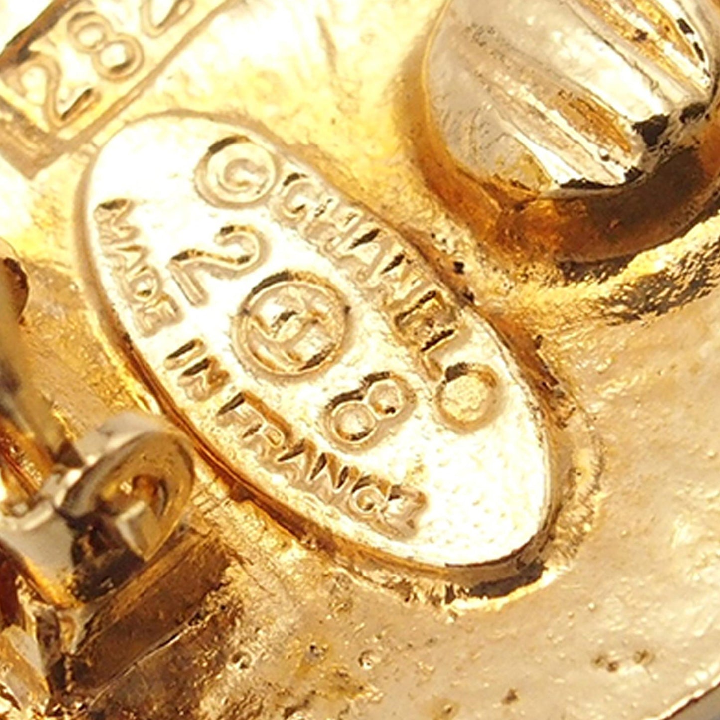 Chanel CC Clip On Earrings (SHG-Sgz1kE)