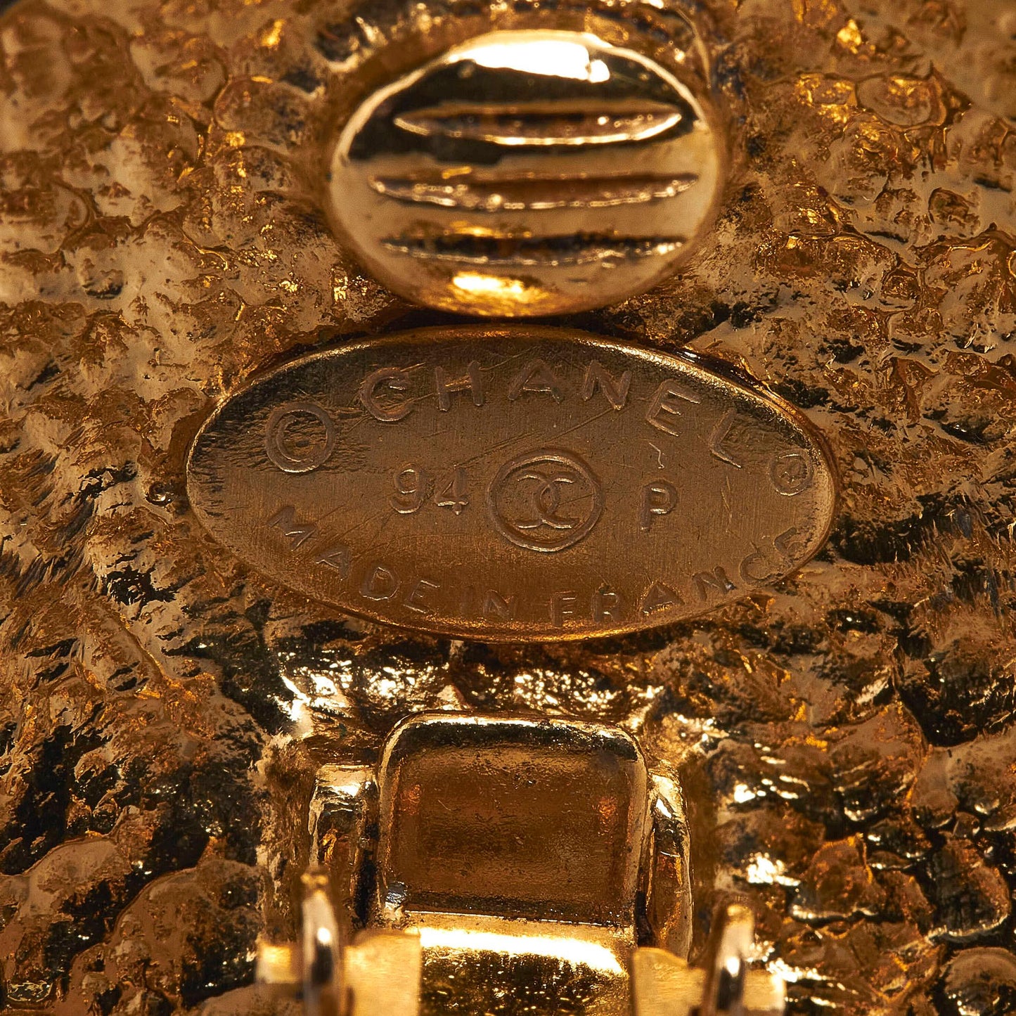 Chanel CC Clip-on Earrings (SHG-6kIiwx)