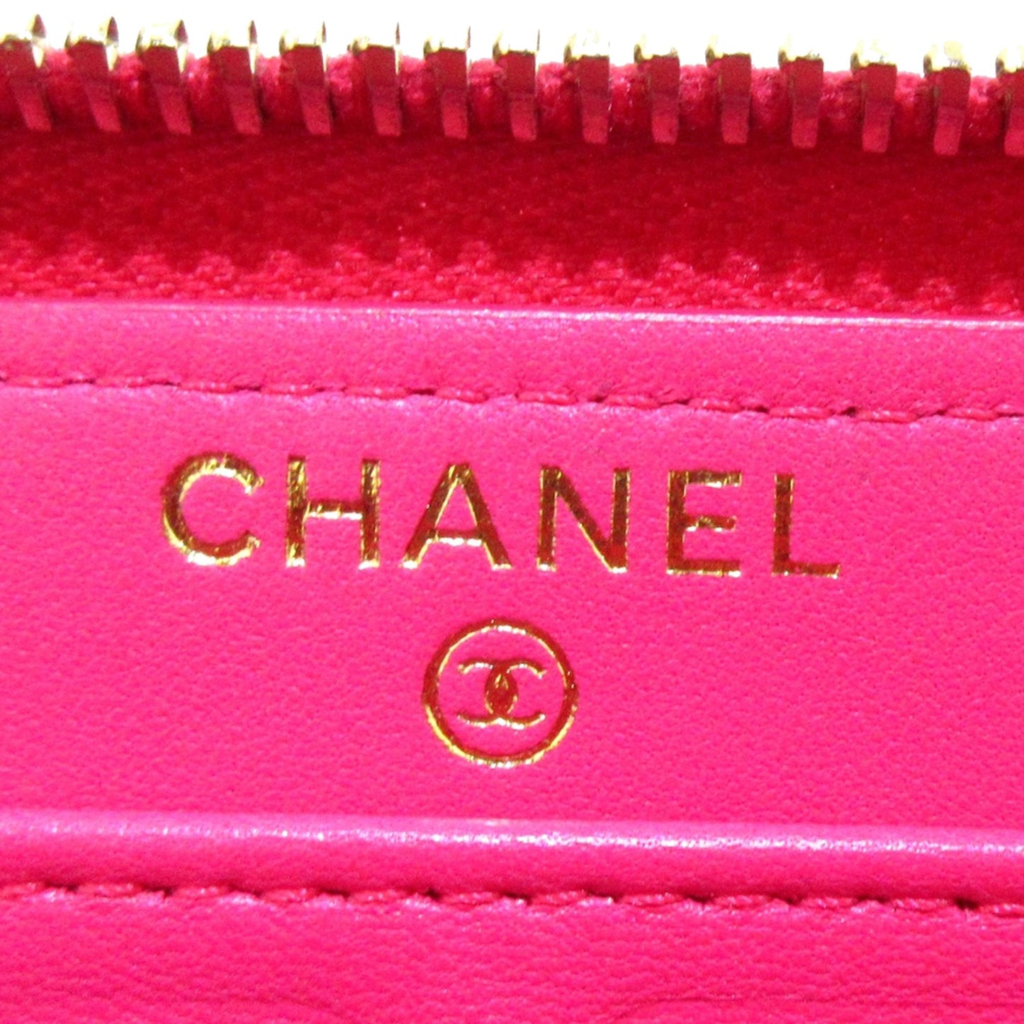 Chanel CC Lambskin Zip Around Wallet (SHG-iJolgz)